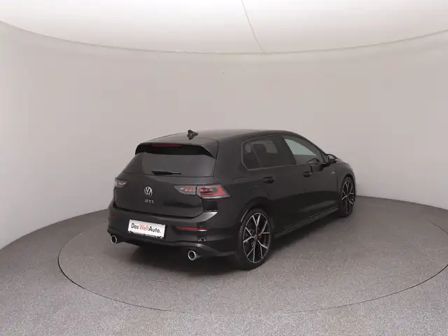 Volkswagen Golf view 4
