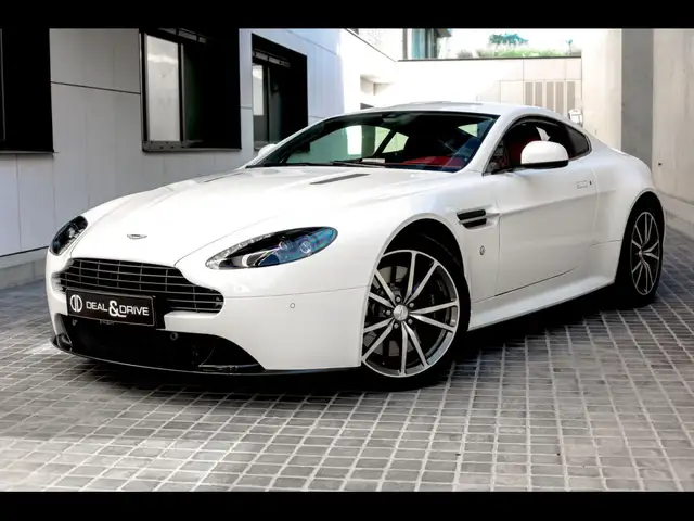 Aston Martin V8 Vantage S COUPE SPORTSHIFT II°STRATUS WHITE METALL