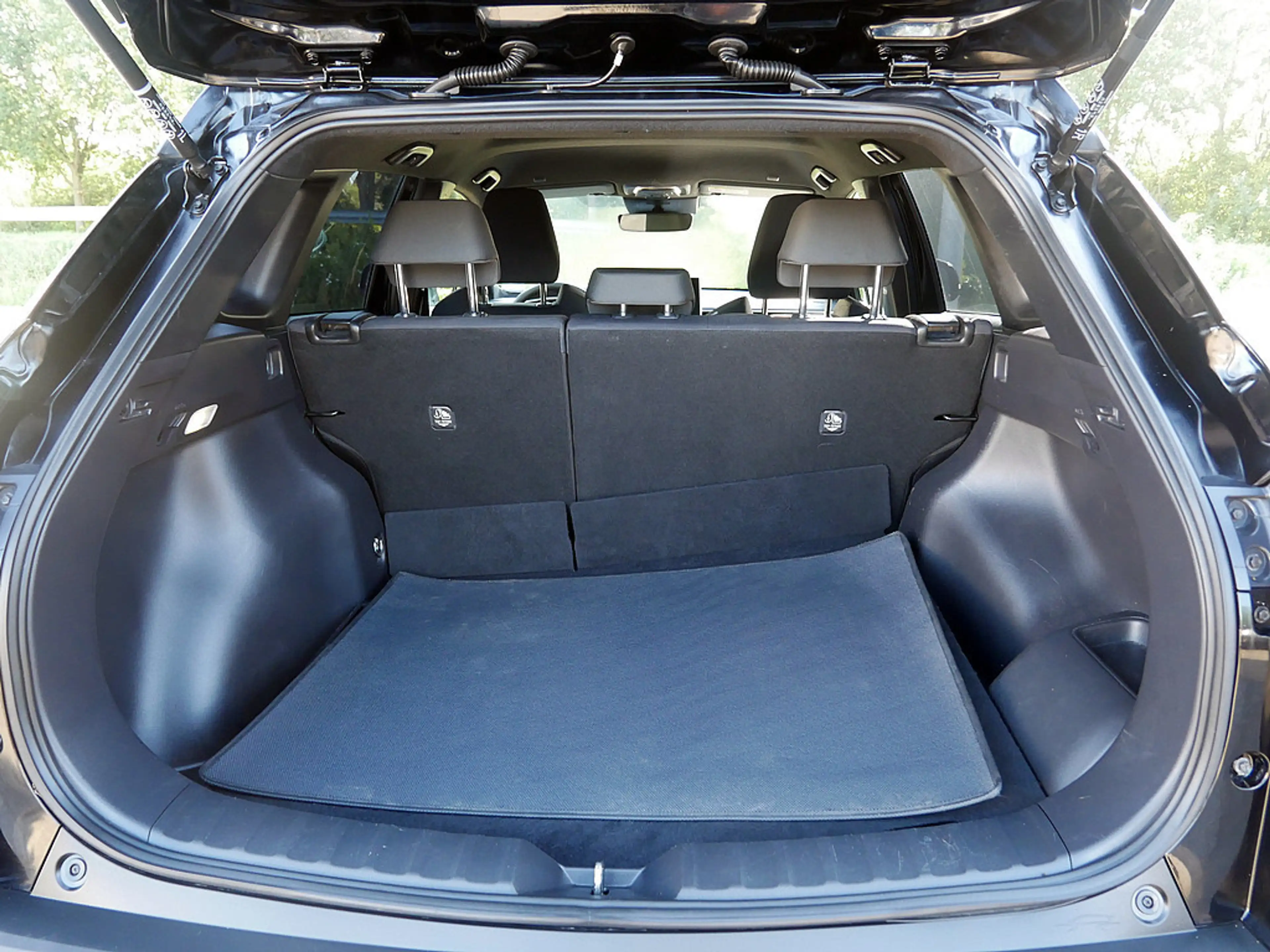 Toyota Corolla Cross 2.0 VVT-i Hybrid AWD Active LED — photo 12