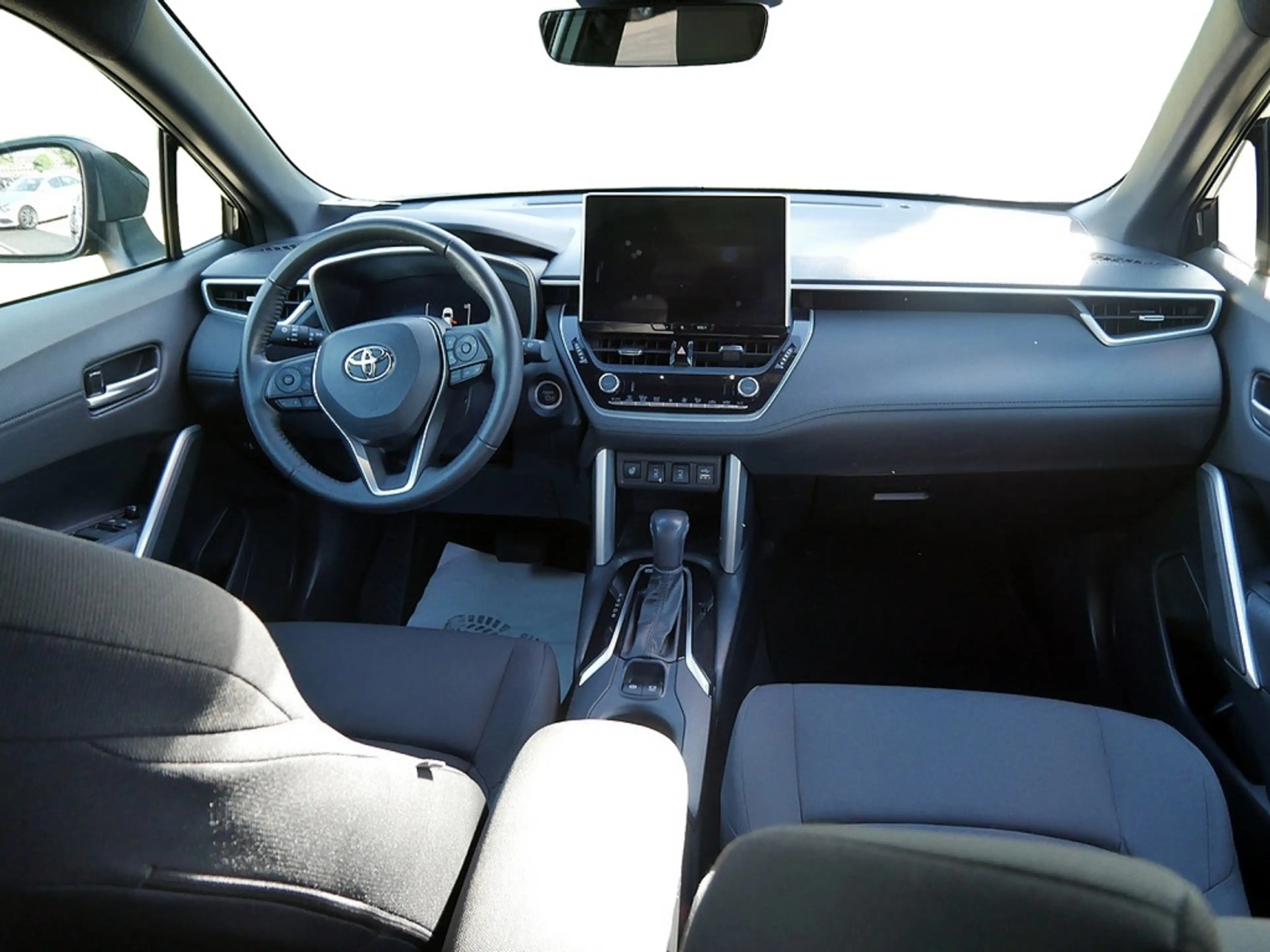 Toyota Corolla Cross 2.0 VVT-i Hybrid AWD Active LED — photo 10