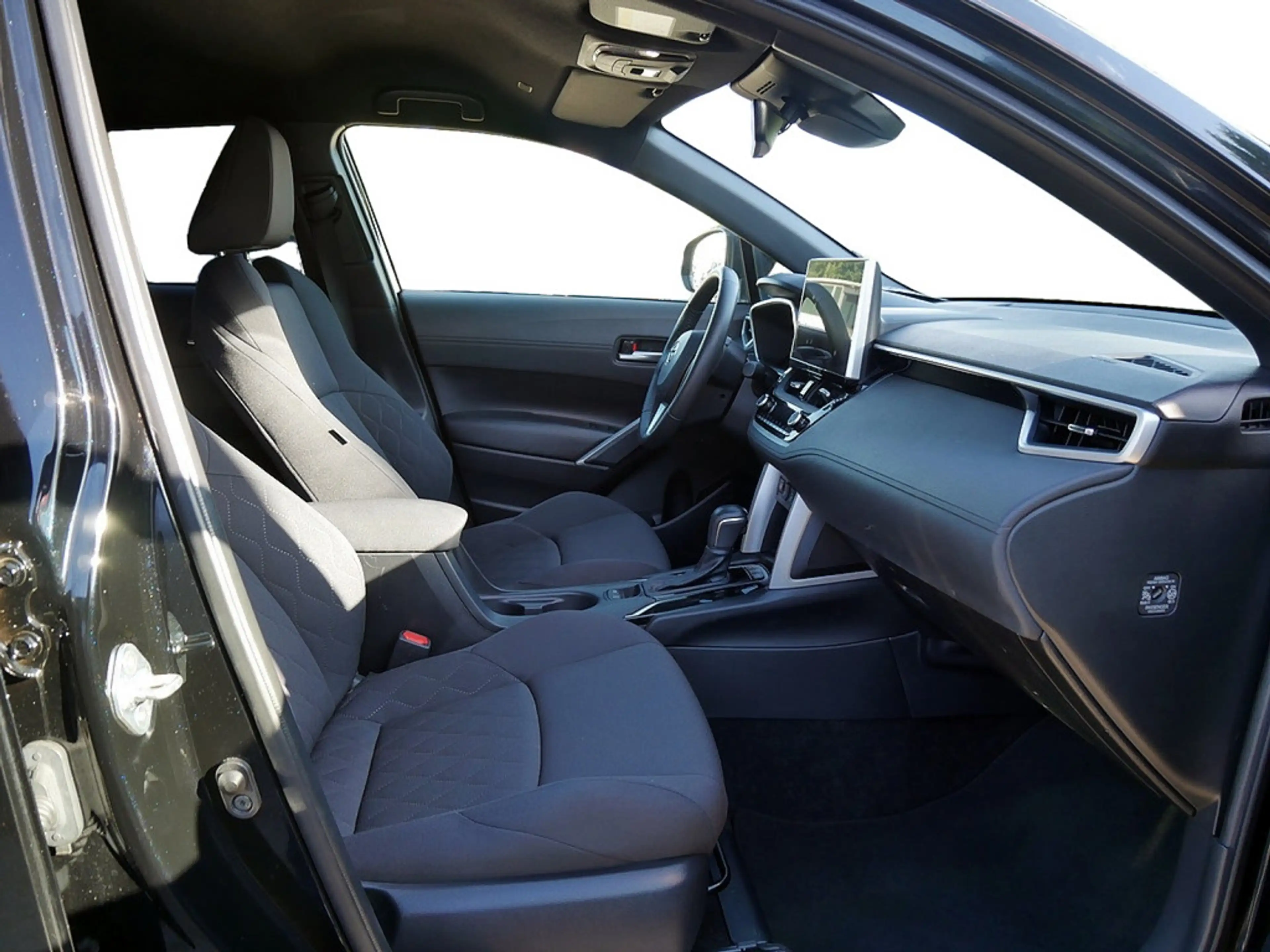 Toyota Corolla Cross 2.0 VVT-i Hybrid AWD Active LED — photo 8
