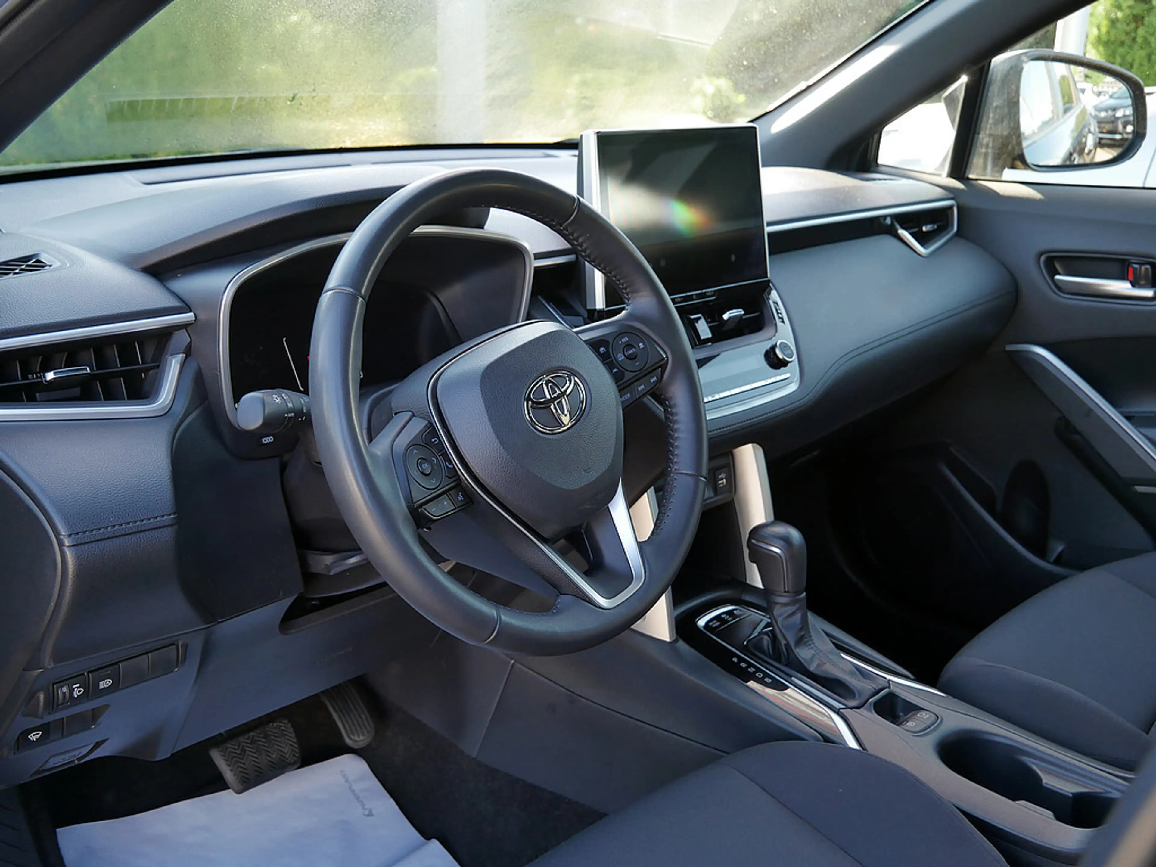 Toyota Corolla Cross 2.0 VVT-i Hybrid AWD Active LED — photo 13