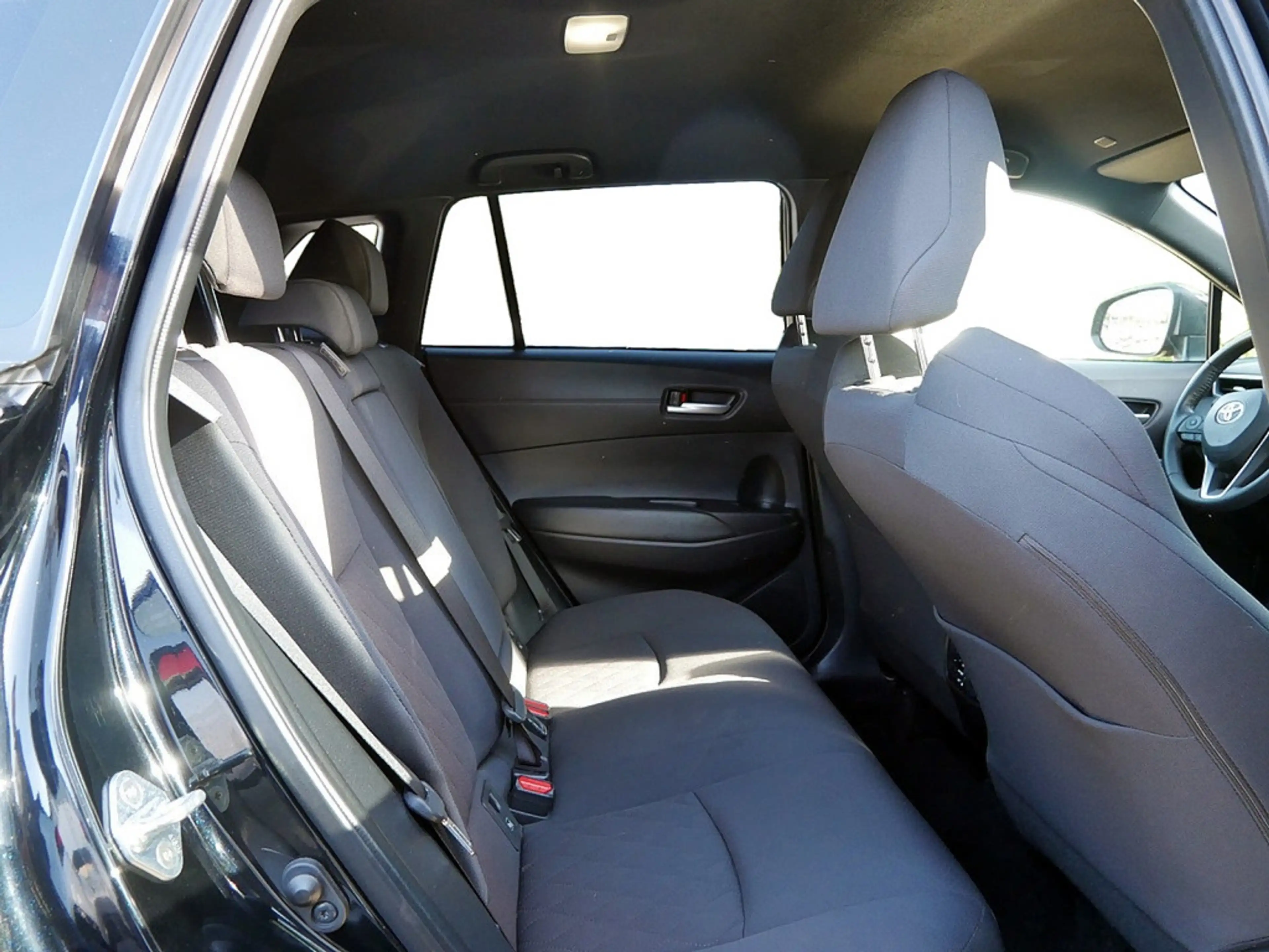 Toyota Corolla Cross 2.0 VVT-i Hybrid AWD Active LED — photo 9