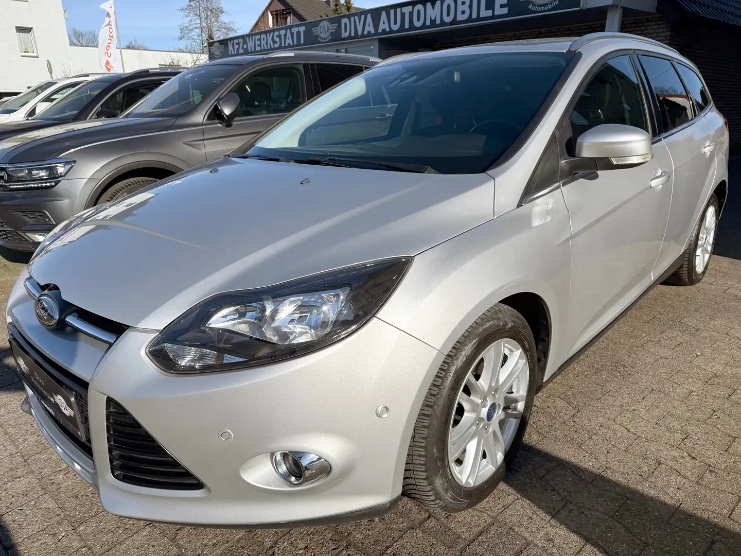 Ford Focus 2.0 TDCi Titanium Automatik Silber - 1