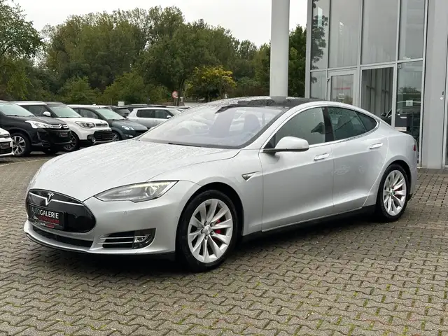 Tesla Model S DuaL PERFORMANCE