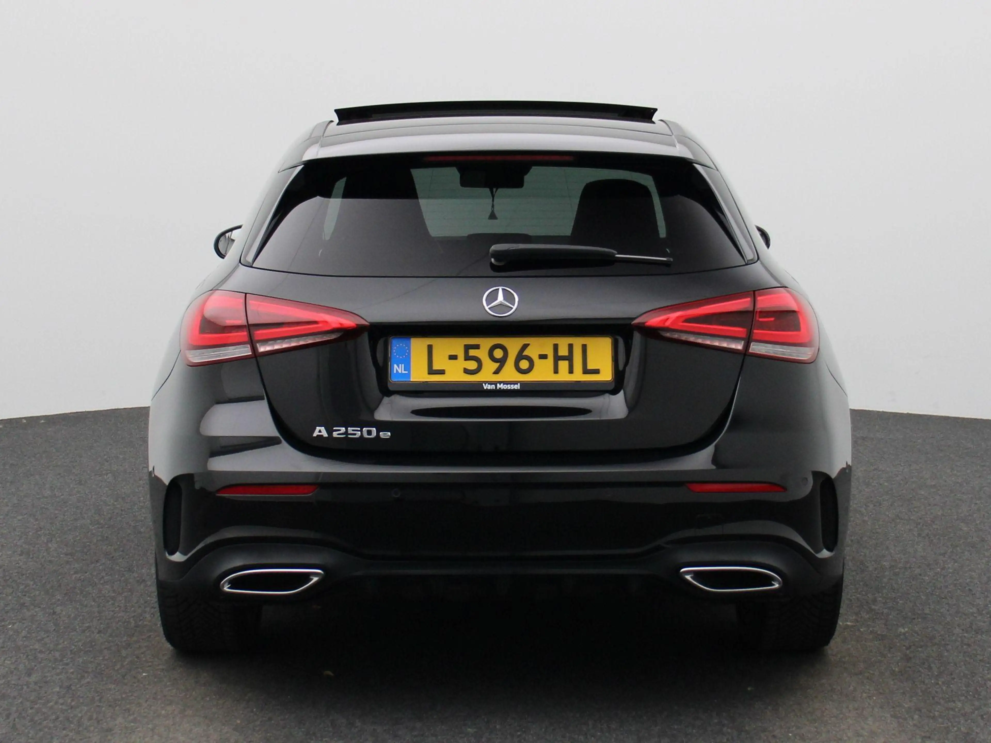 Mercedes-Benz A 250 e Business Solution AMG Limited | PANO | Achteruit — photo 5