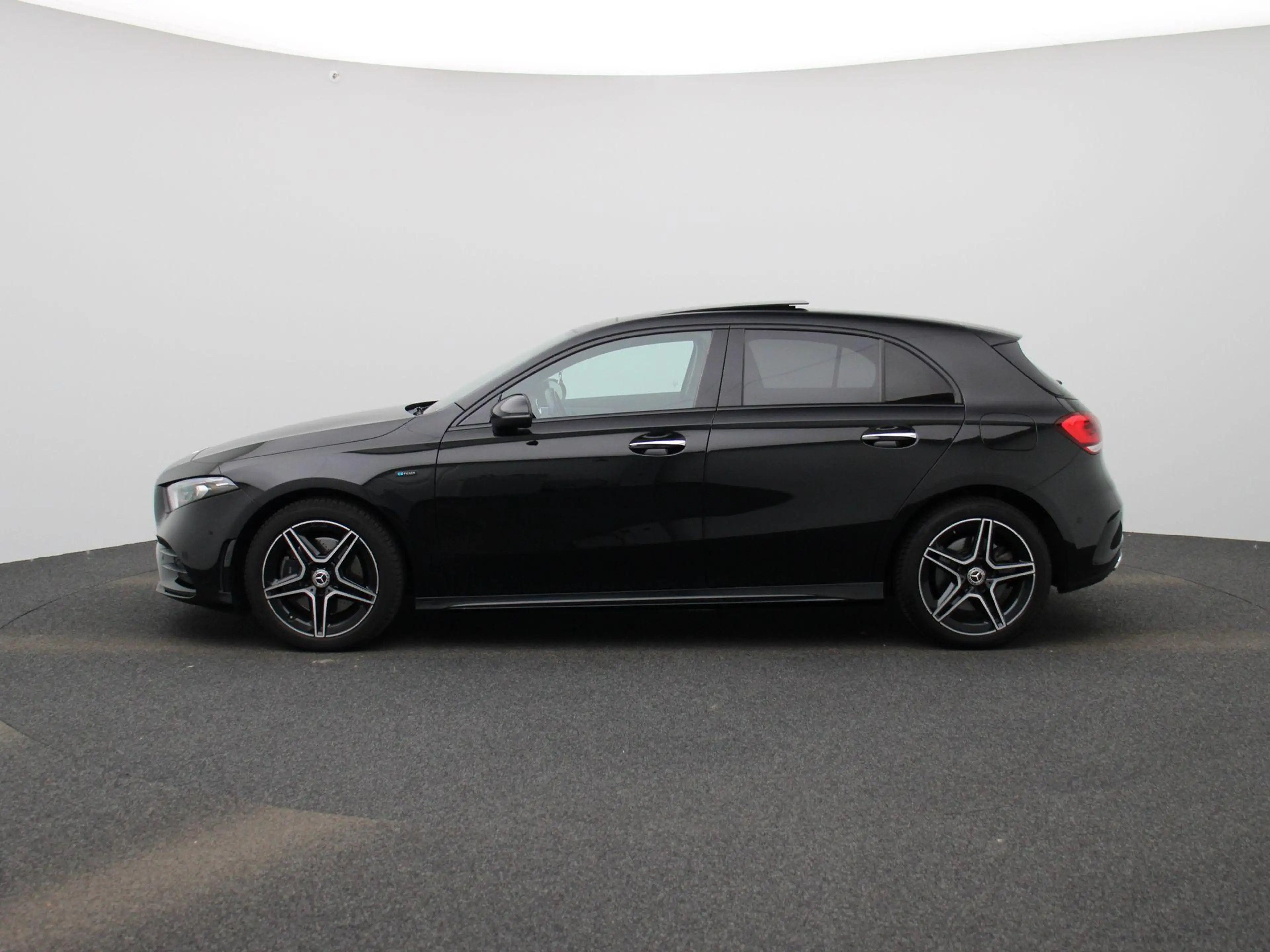 Mercedes-Benz A 250 e Business Solution AMG Limited | PANO | Achteruit — photo 4
