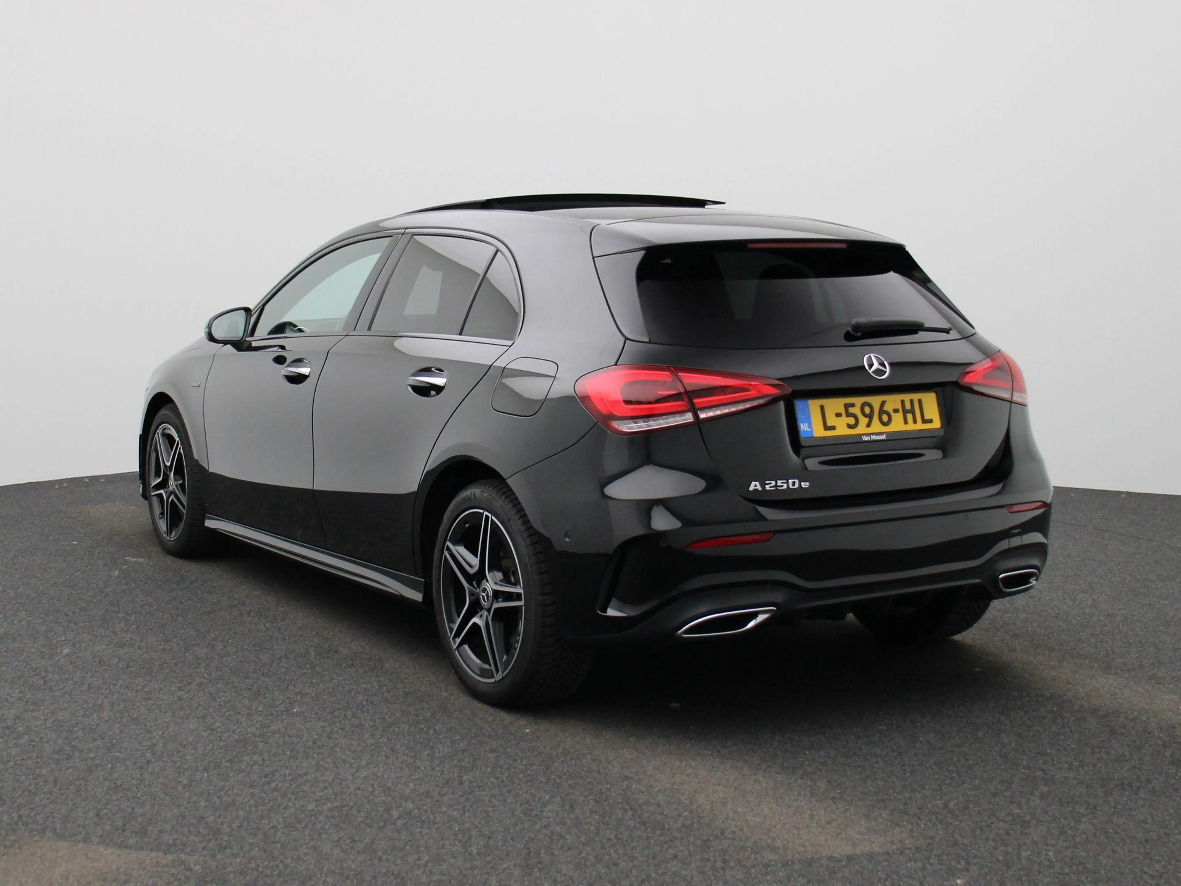 Mercedes-Benz A 250 e Business Solution AMG Limited | PANO | Achteruit — photo 2