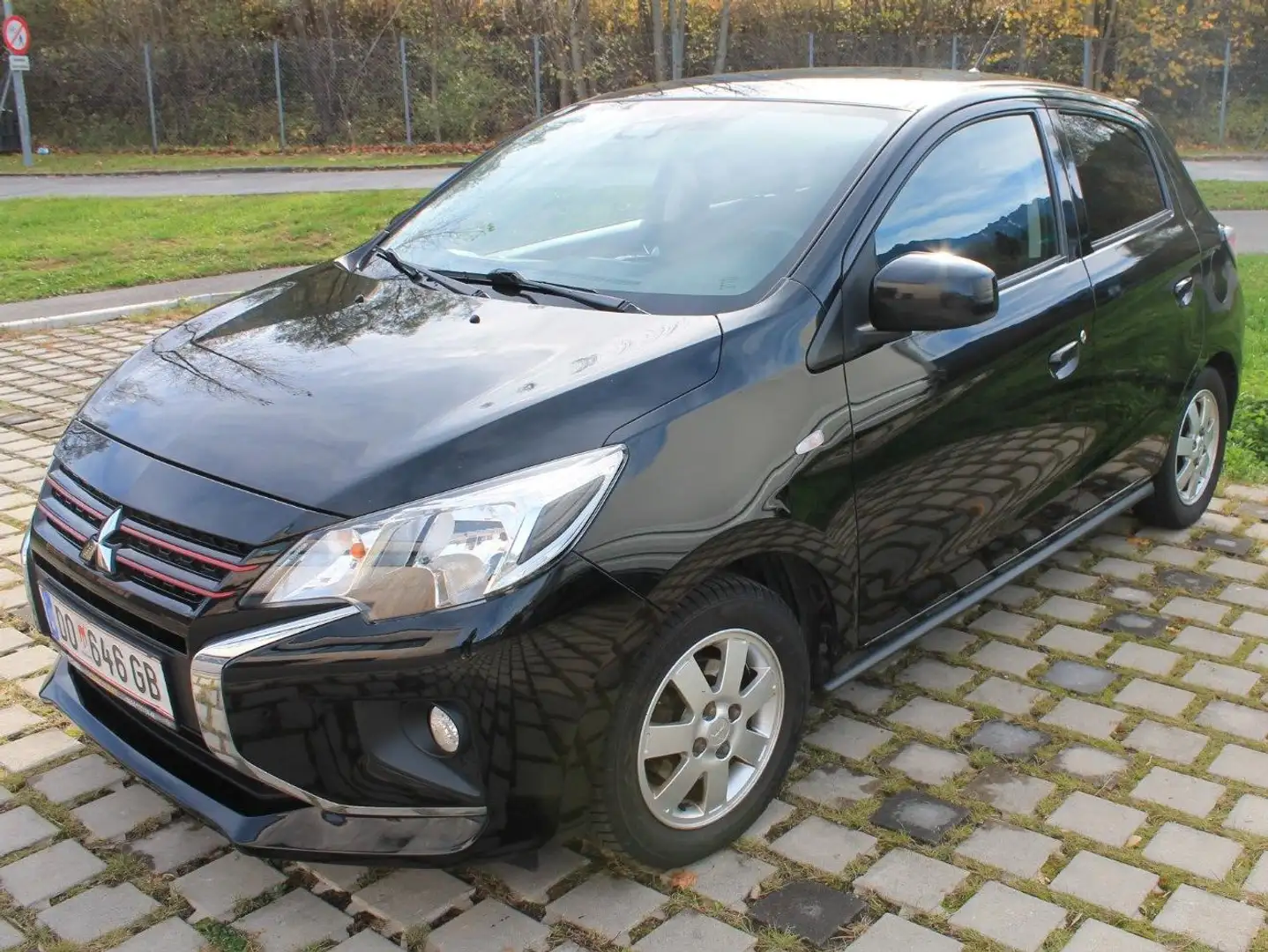 Mitsubishi Space Star Space Star 1,2 MIVEC Invite AS Schwarz - 2