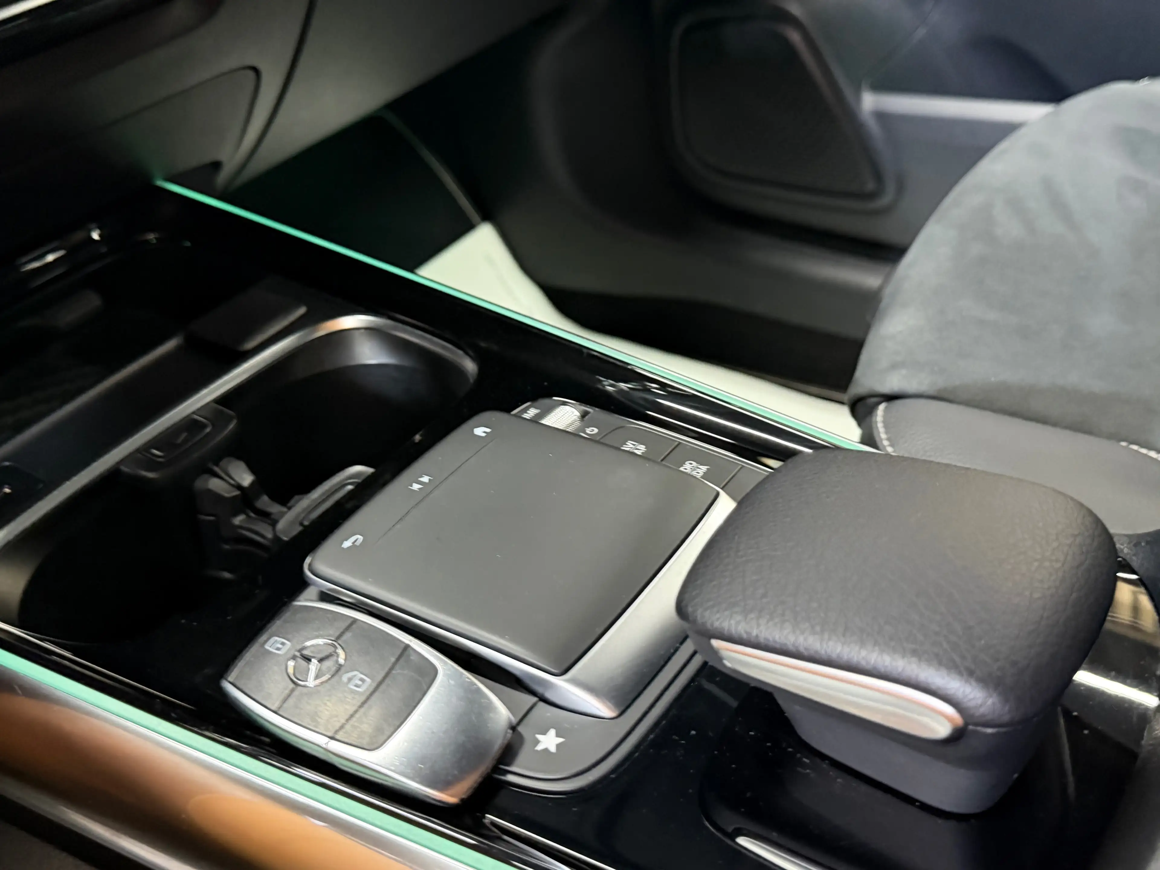 Mercedes-Benz B 250 E PHEV PACK AMG ** GARANTIE 12 MOIS ** — photo 13