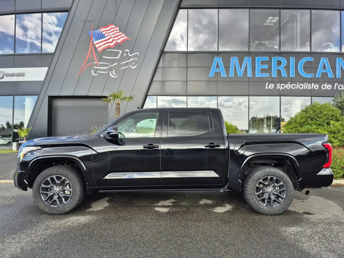 Toyota Tundra Crewmax PLATINUM Schwarz - 2