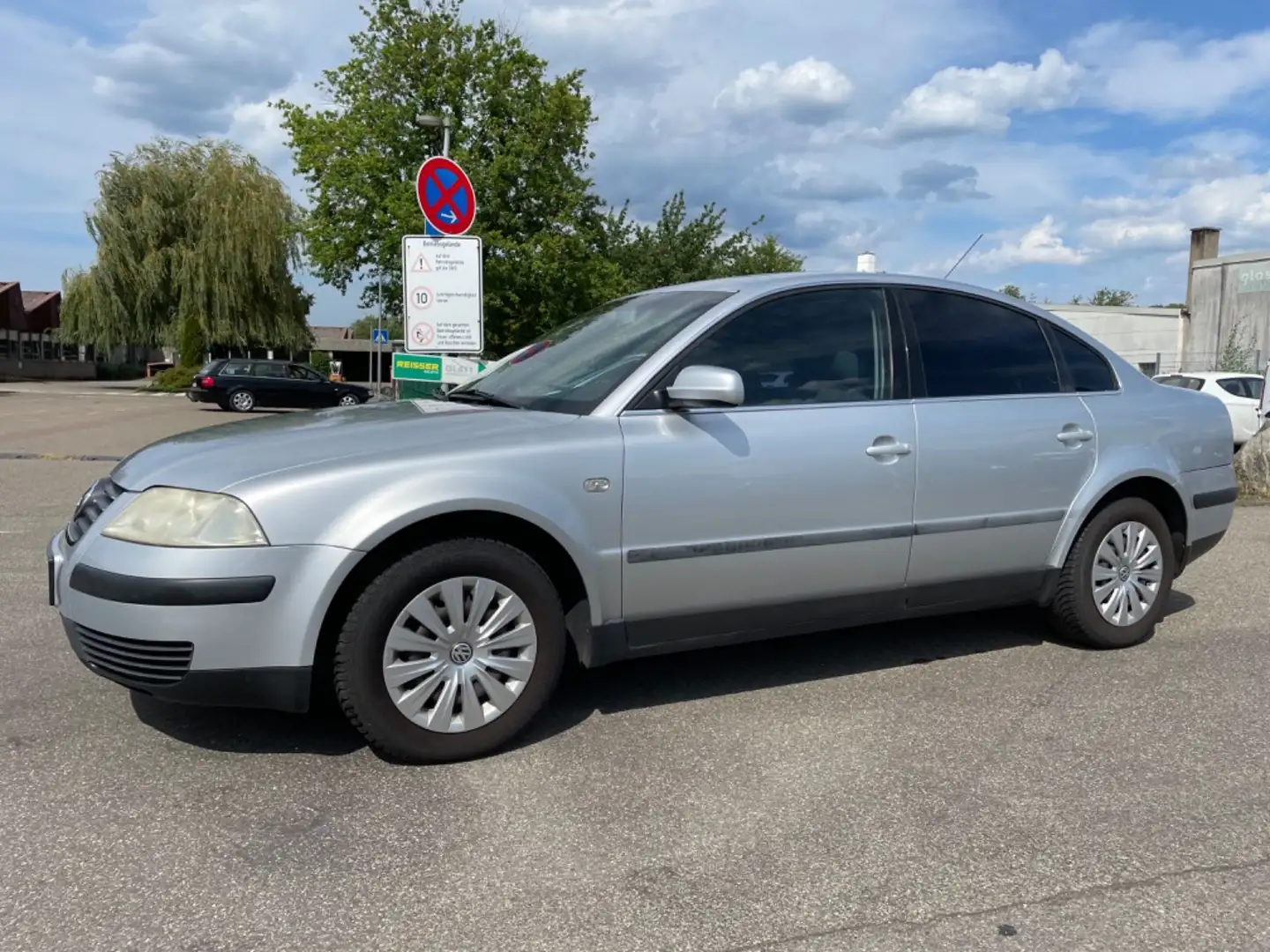 Volkswagen Passat Lim. Trendline Silber - 1