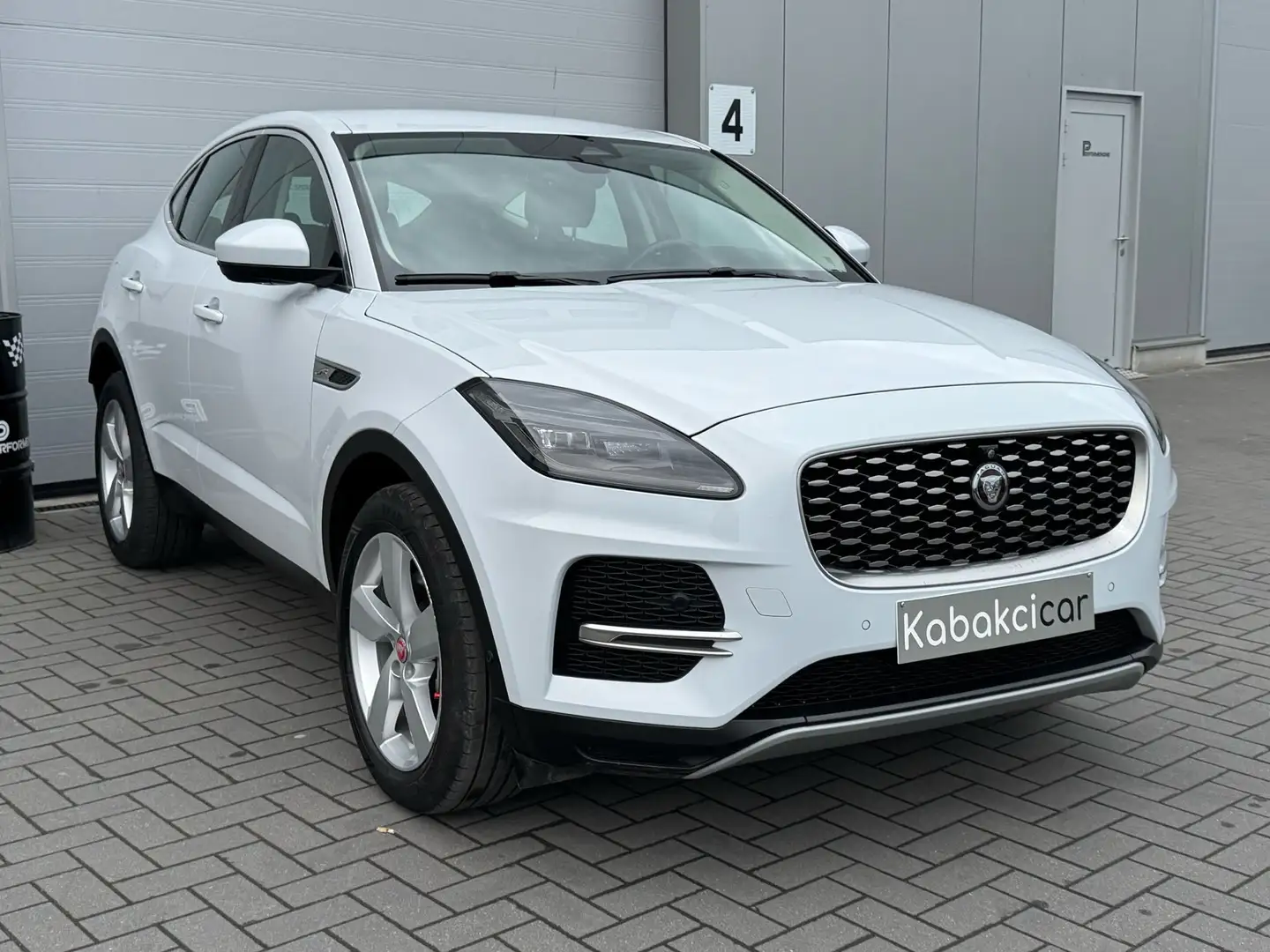 Jaguar E-Pace 1.5 T MHEV P160 // GPS // CAMERA // GARANTIE Grijs - 1