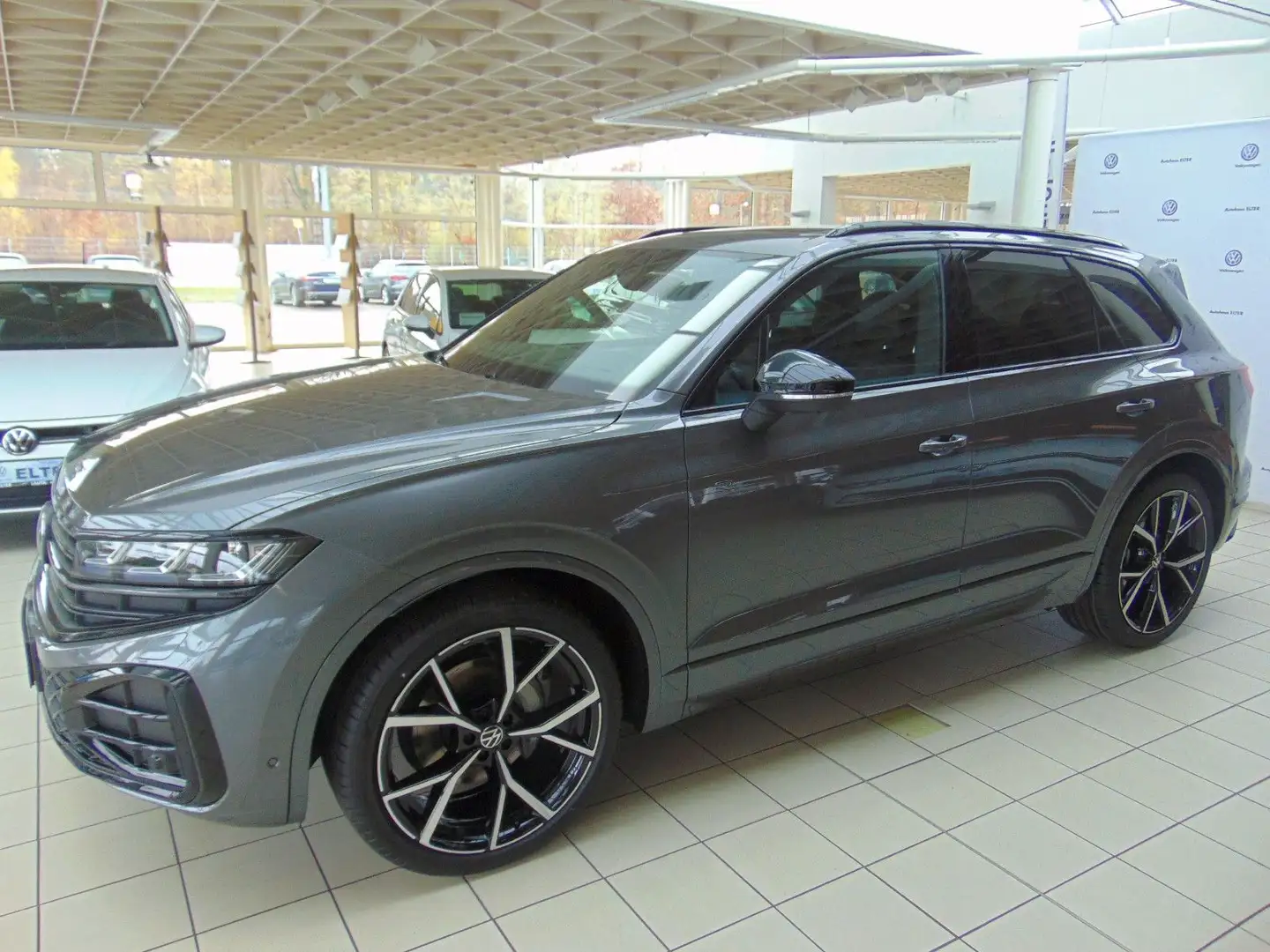 Volkswagen Touareg R-Line Black-Style Standhzg./Modellj. 25 Gris - 1
