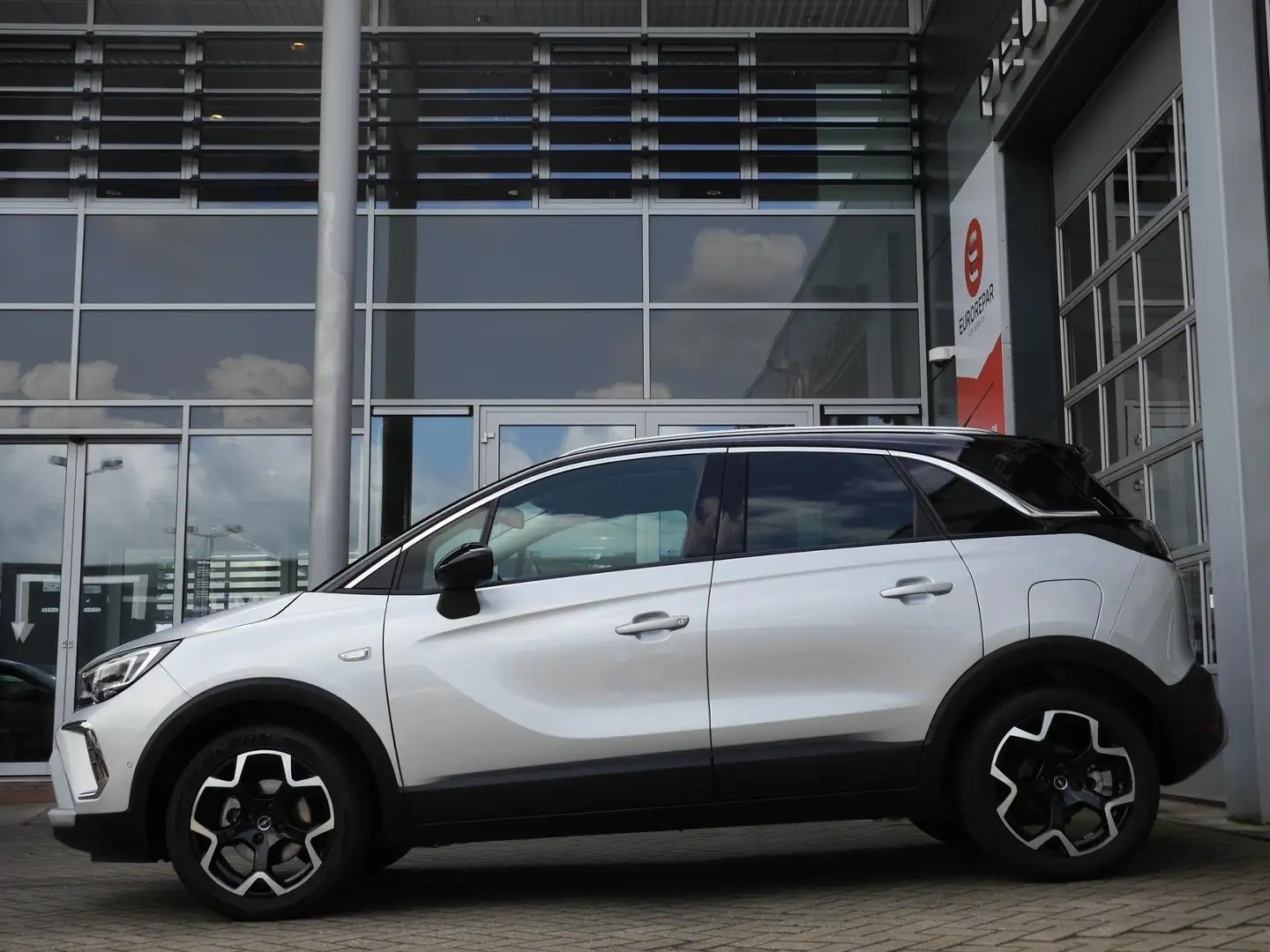 Opel Crossland 1.2 Turbo Ultimate Level 4 | Navigatie | Climate & Zilver - 2