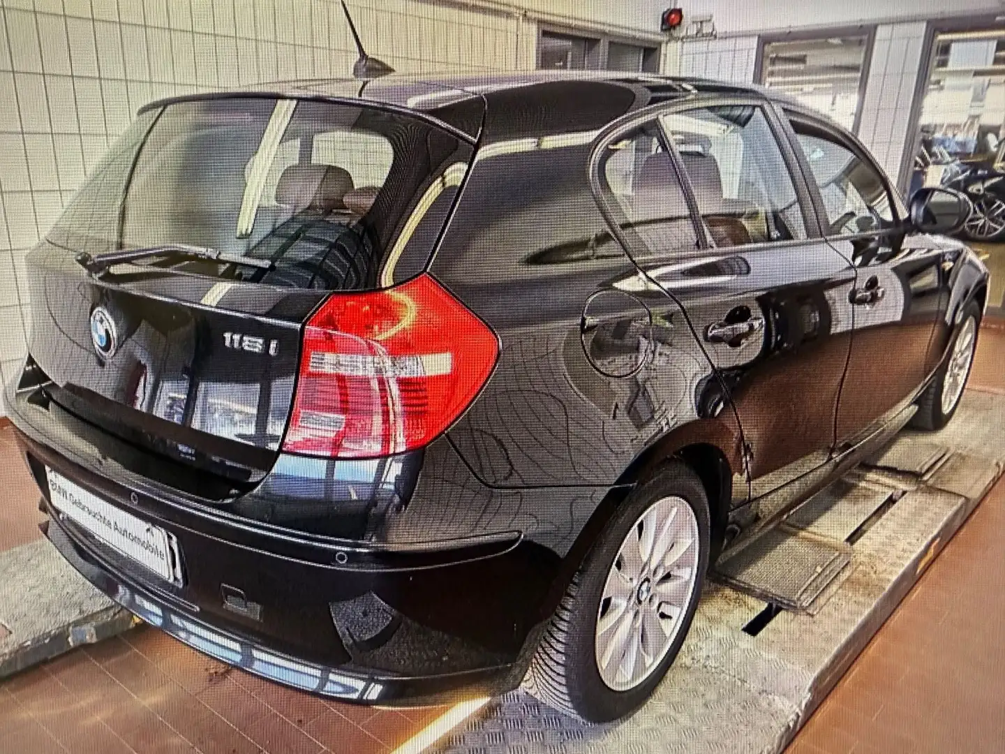 BMW 118 i Lim. /Automatik/Leder/Glasdach/Navi Schwarz - 2
