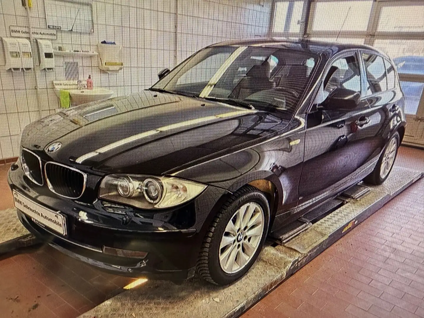 BMW 118 i Lim. /Automatik/Leder/Glasdach/Navi Schwarz - 1