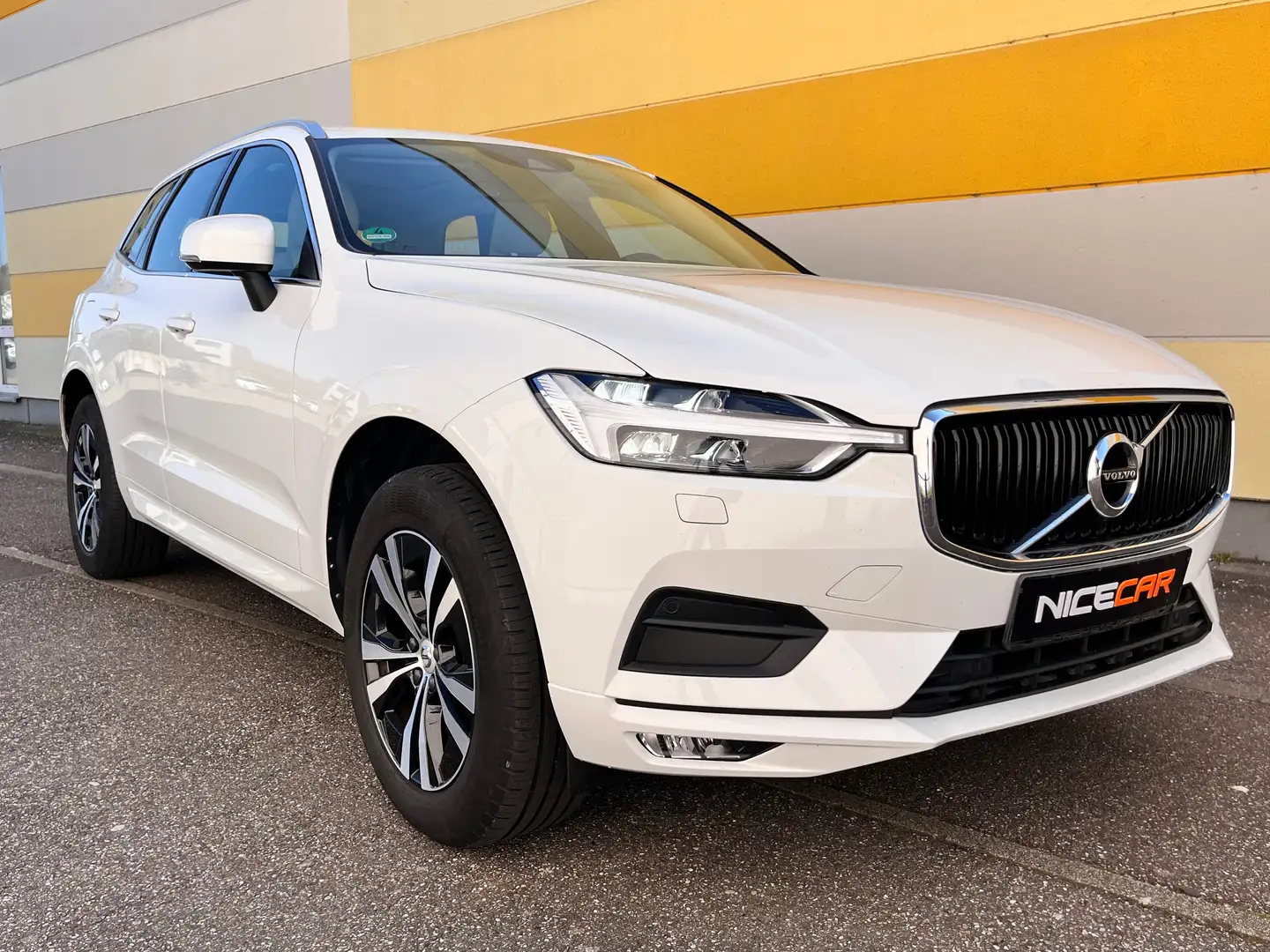 Volvo XC60 B4 AWD GEARTRONIC PRO*CAM*LED*NAVI*CARPL*ACC*SHZ* Weiß - 1