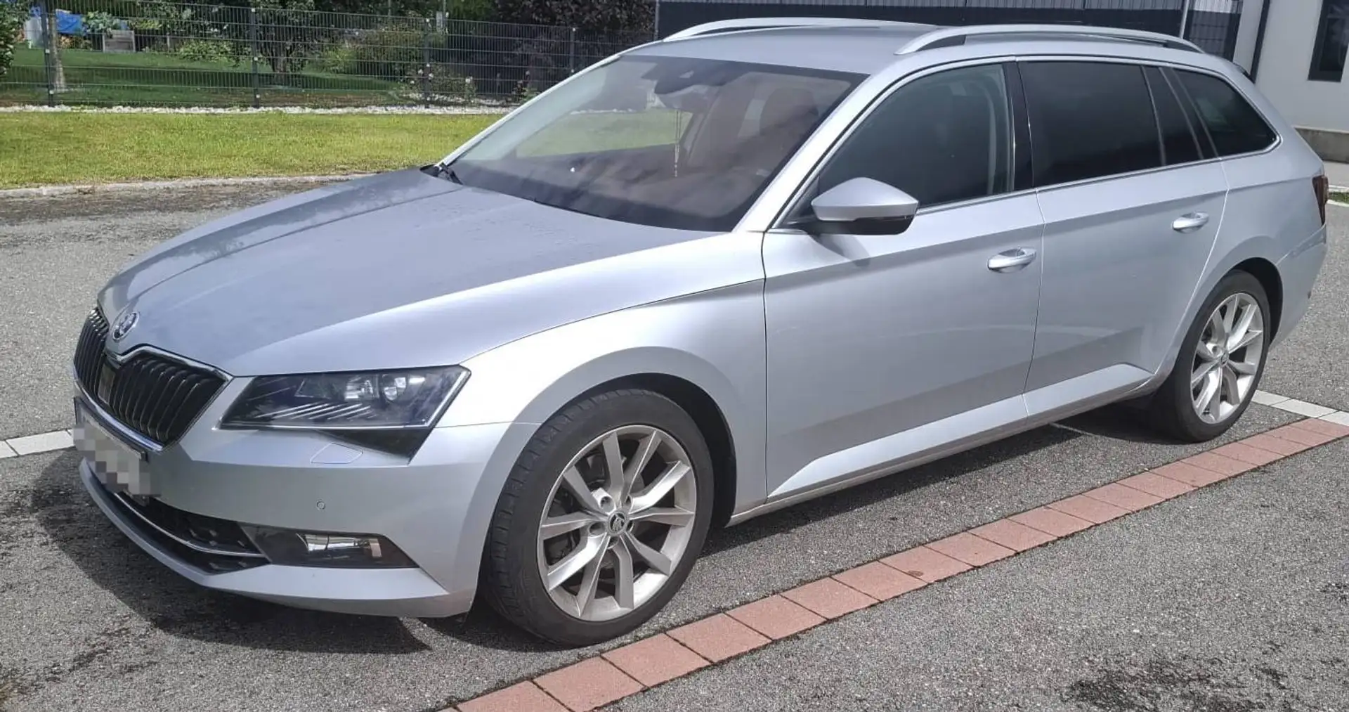 Skoda Superb Superb Kombi 2,0 TDI Style DSG Style Silber - 1