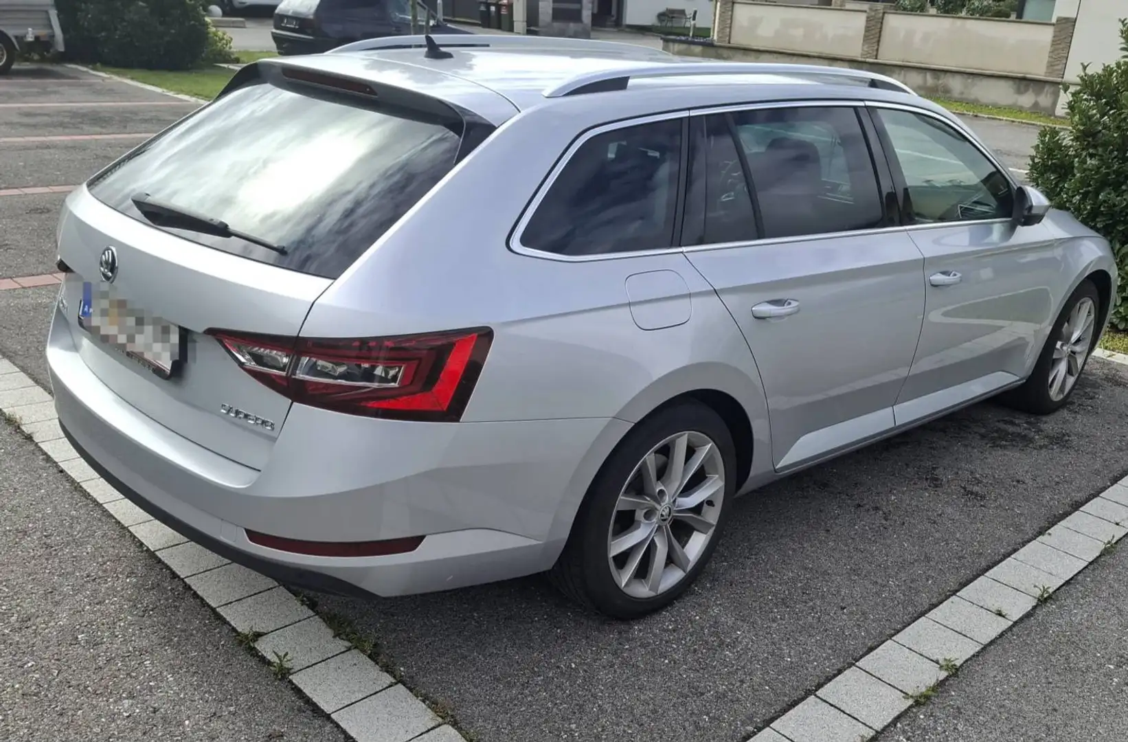 Skoda Superb Superb Kombi 2,0 TDI Style DSG Style Silber - 2