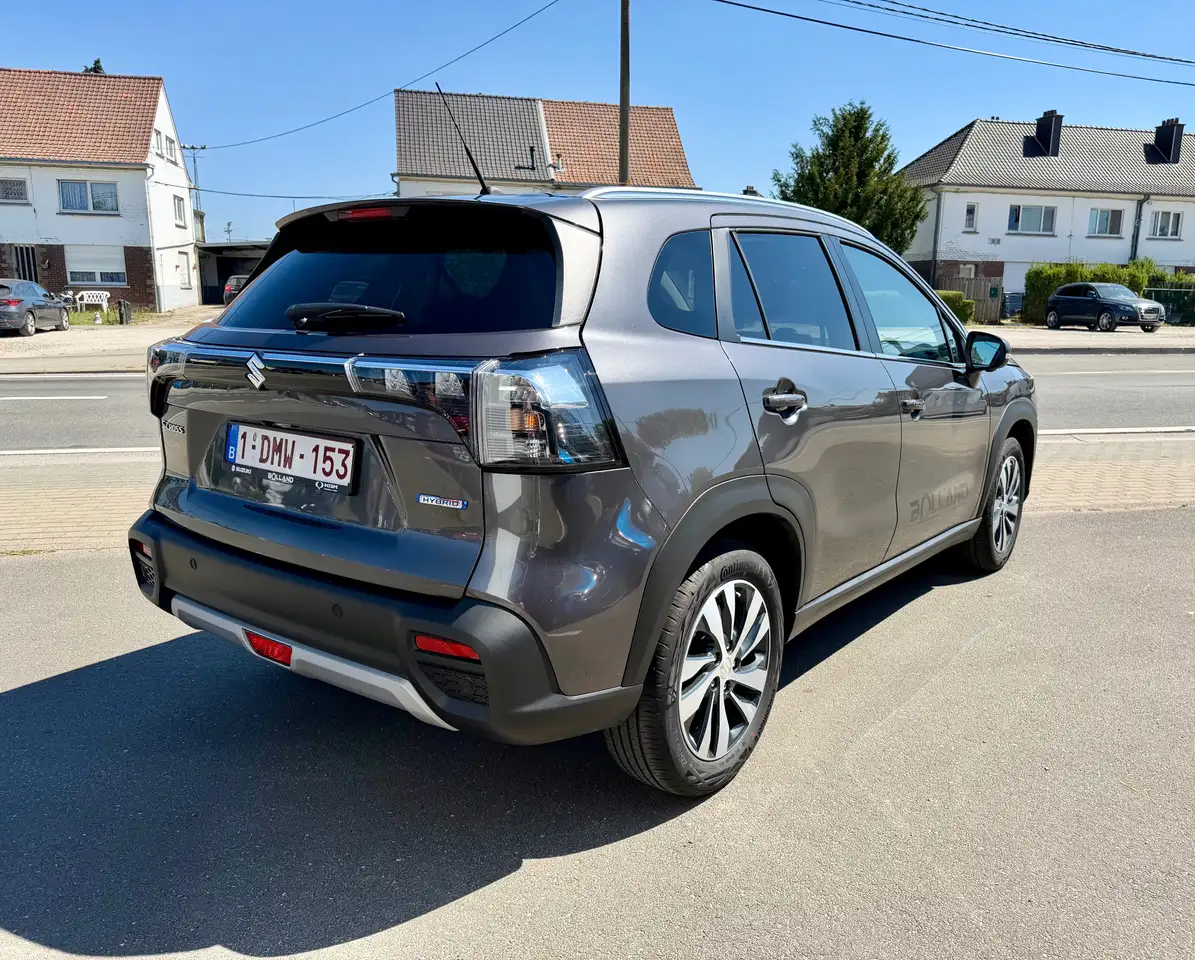 Suzuki S-Cross 2025