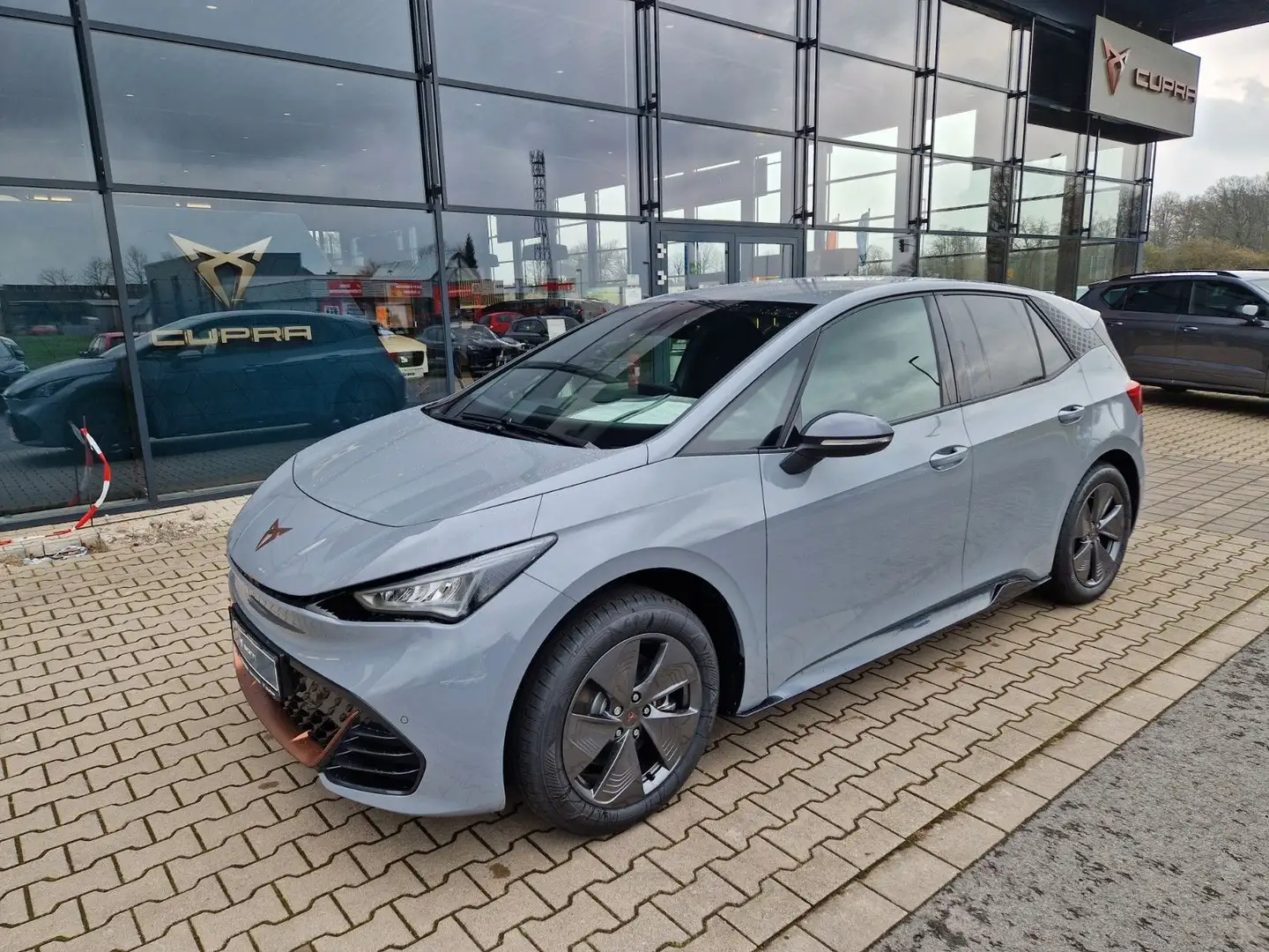CUPRA Born 58 kWh 150 kW *Pilot M*Navi*LED*Tech L-Pake Grau - 1