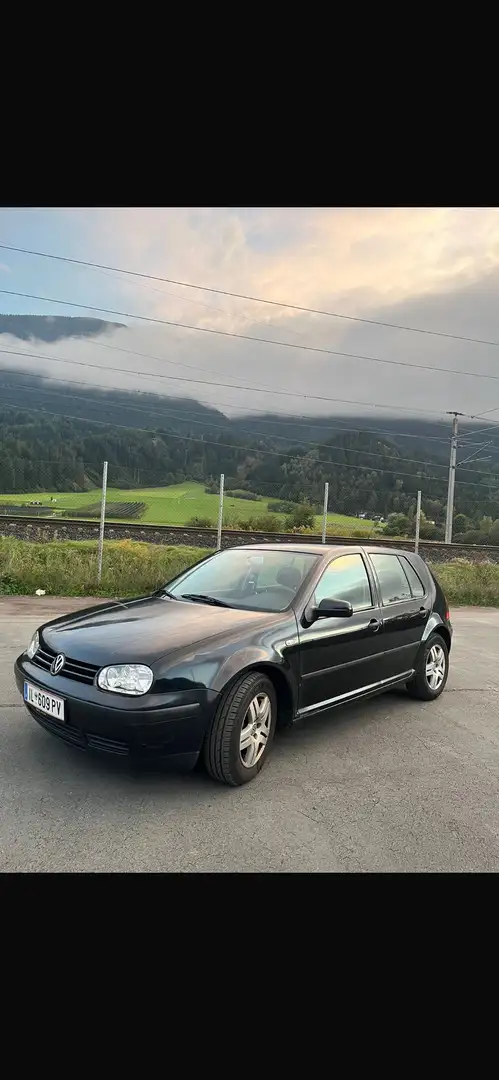 Volkswagen Golf - 1