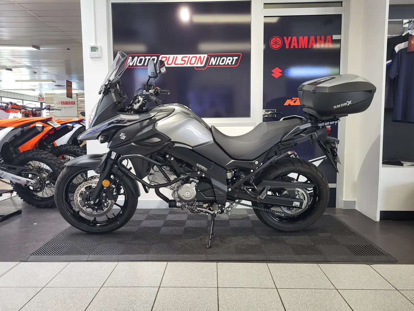 Suzuki V-Strom 650 Gris - 2