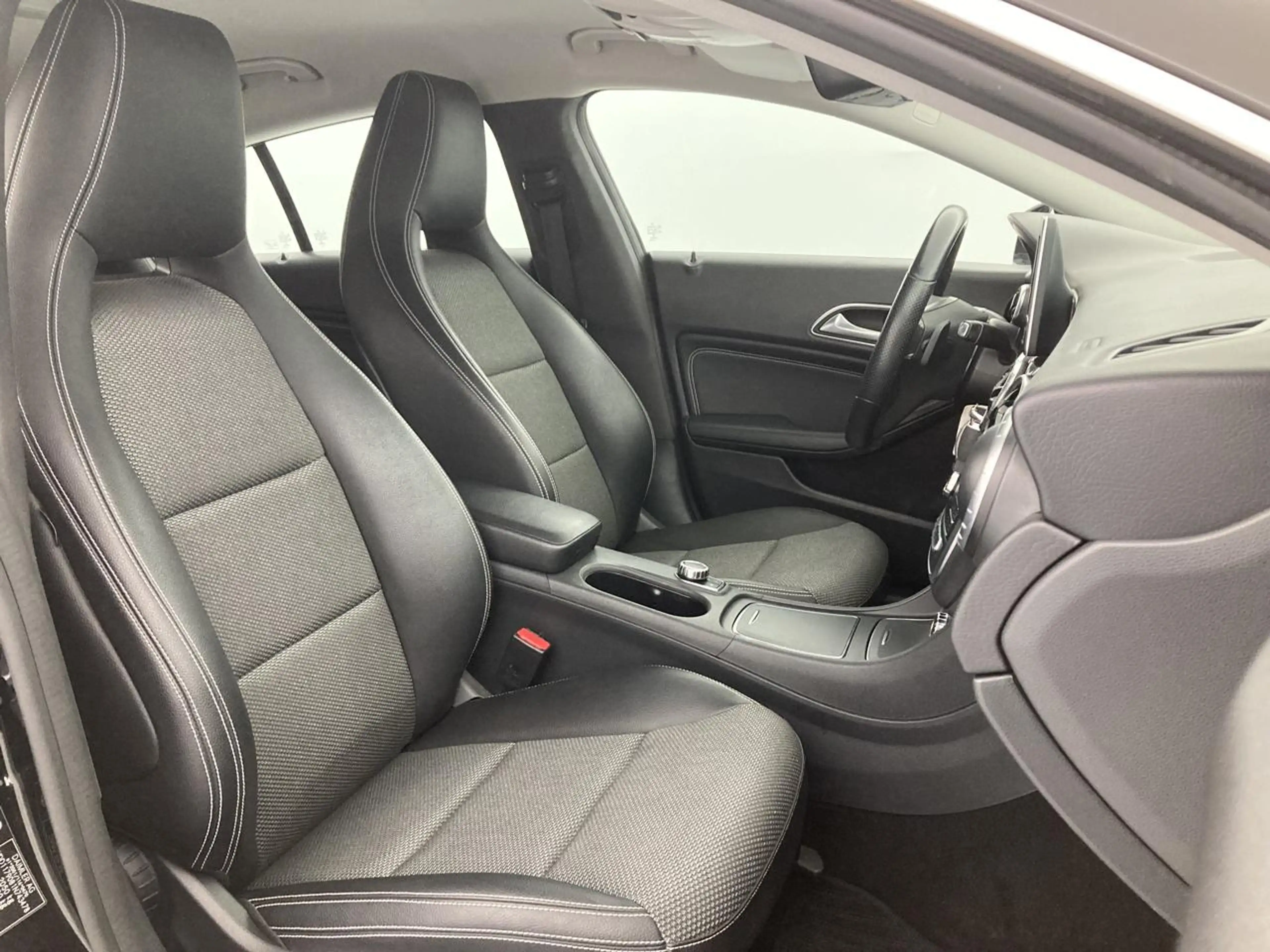 Mercedes-Benz CLA 200 200d (EU6d-TEMP) — photo 12