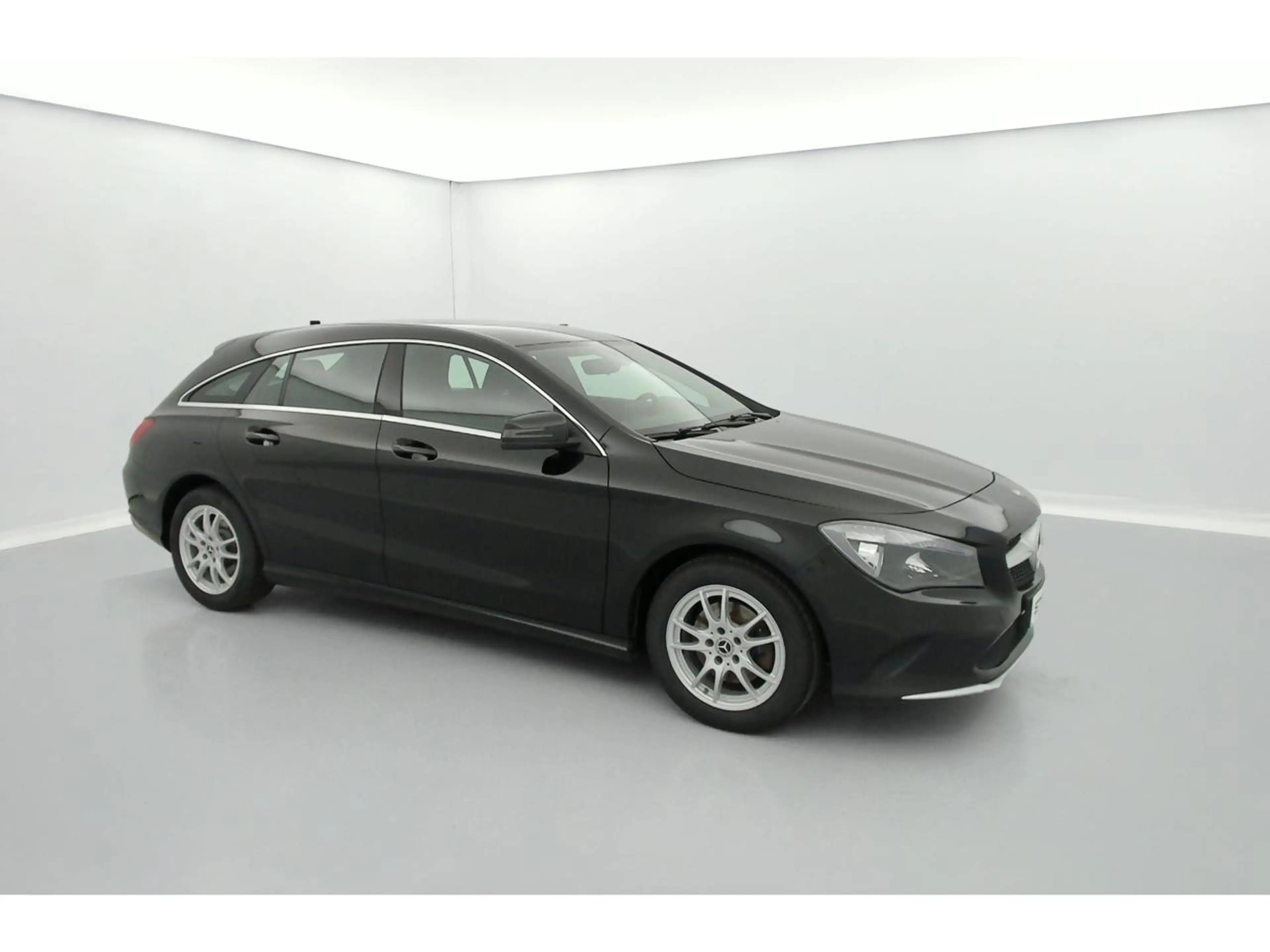 Mercedes-Benz CLA 200 200d (EU6d-TEMP) — photo 9