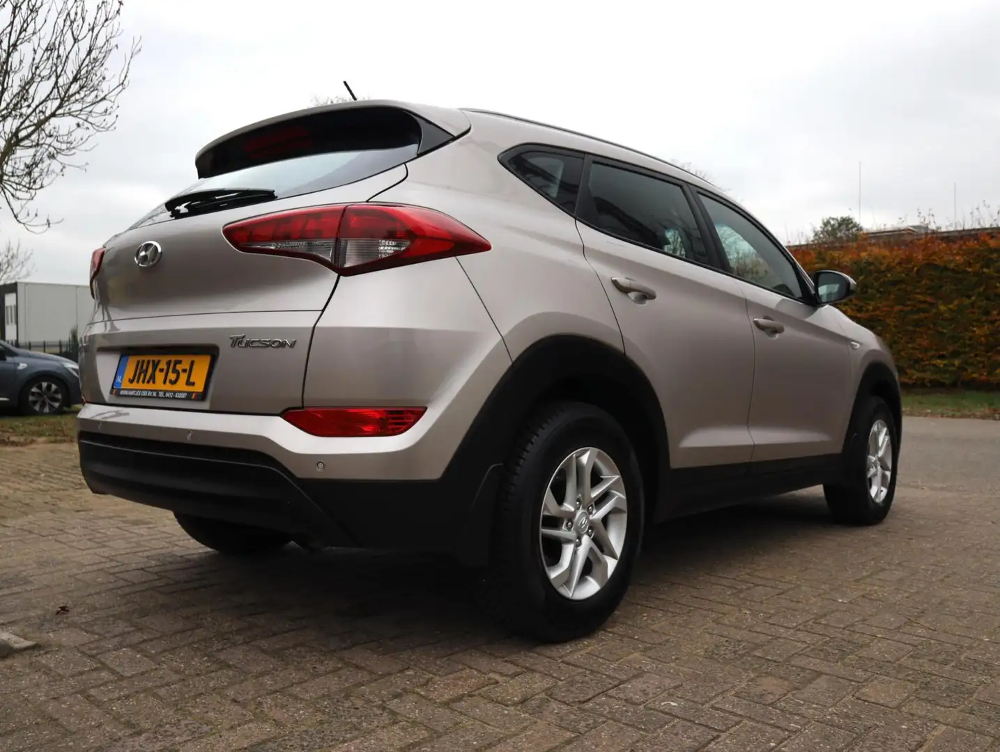 Hyundai TUCSON 1.6 GDi i-Motion (Vol-Opties!) 1e eigenaar Gris - 2