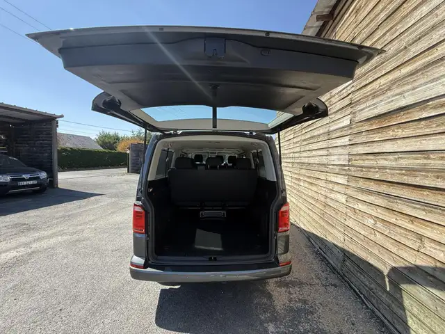 Volkswagen Transporter view 5