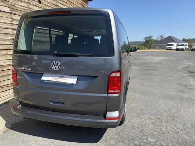 Volkswagen Transporter view 7