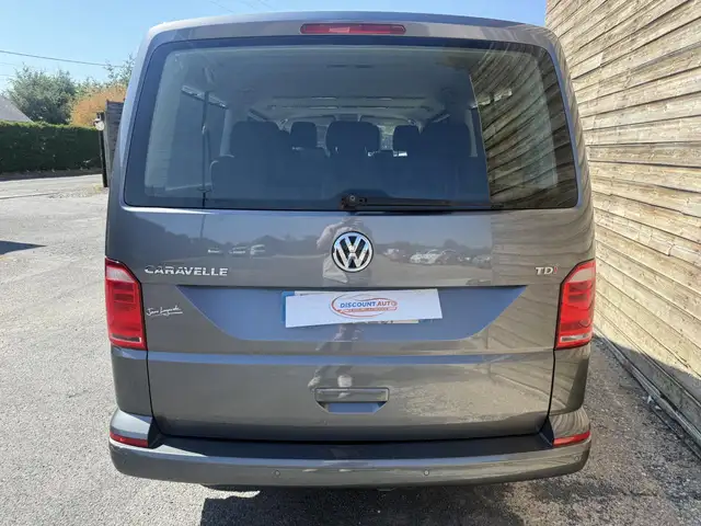 Volkswagen Transporter view 4