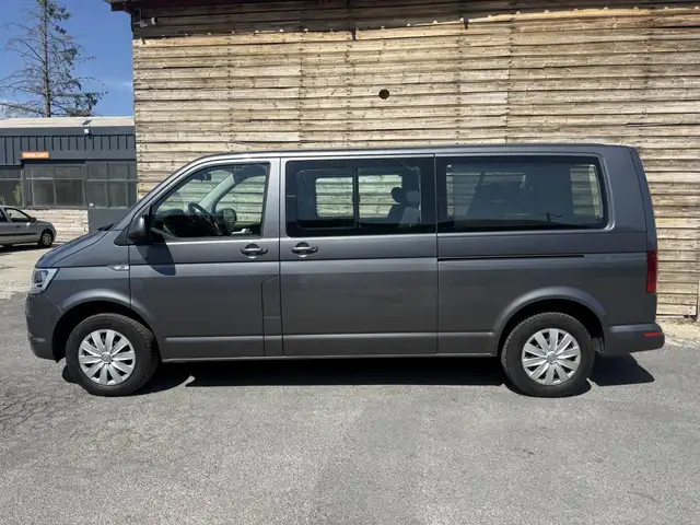 Volkswagen Transporter view 2
