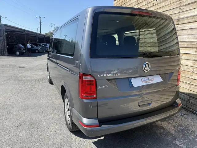 Volkswagen Transporter view 3