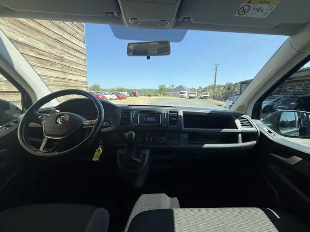 Volkswagen Transporter view 14