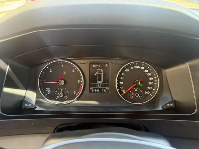 Volkswagen Transporter view 27