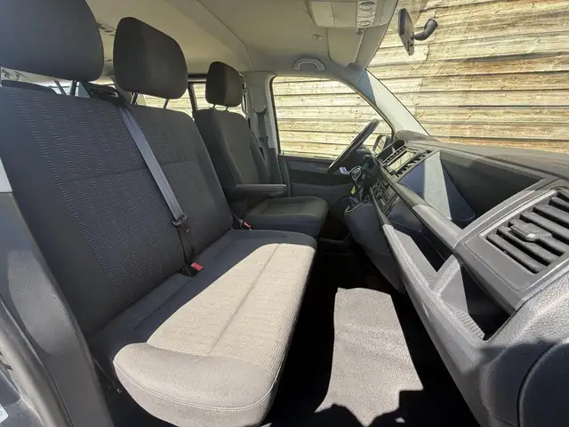 Volkswagen Transporter view 18