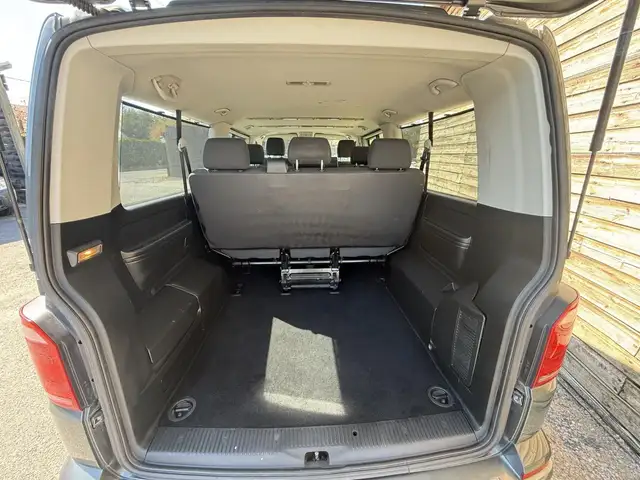 Volkswagen Transporter view 6