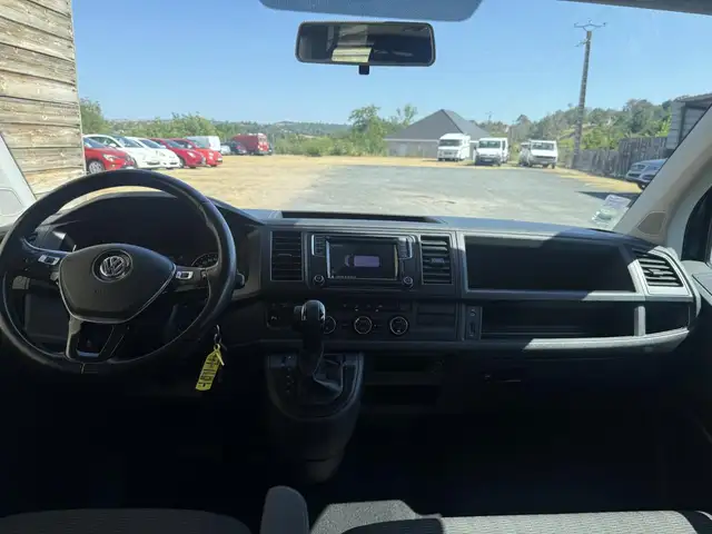 Volkswagen Transporter view 15