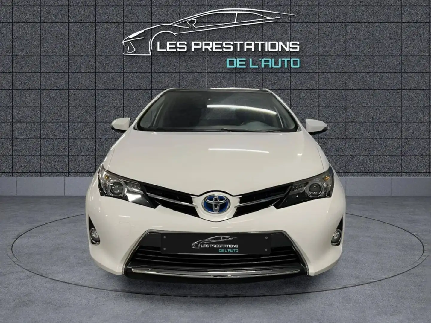 Toyota Auris II HSD 136h Dynamic Blanc - 2