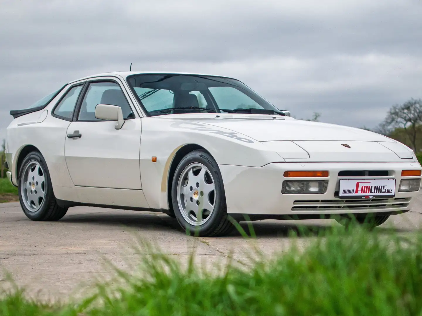 Porsche 944 TURBO | FULL HISTORY | FACTORY PAINT Weiß - 1