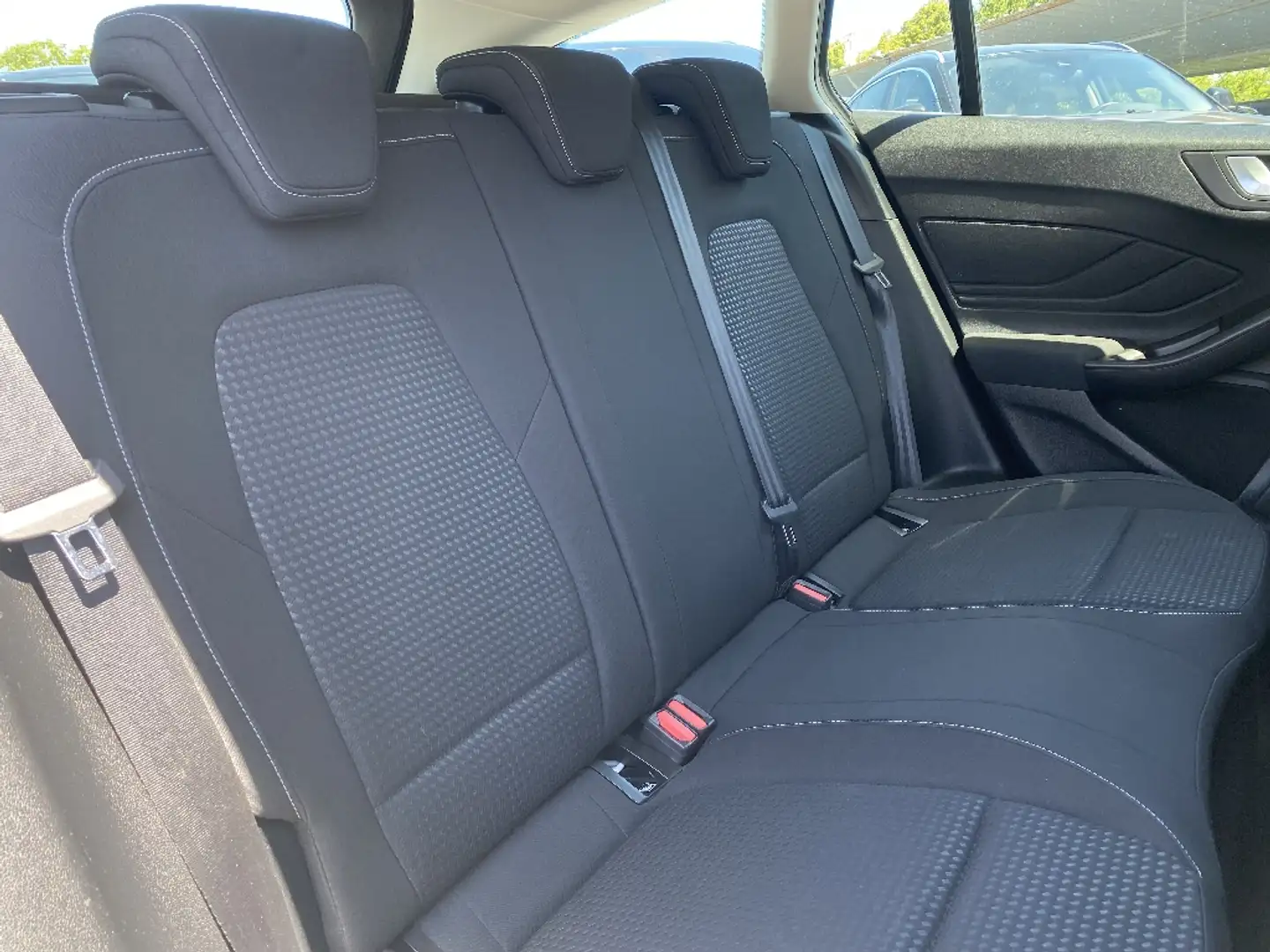 Ford Focus 1.5 EcoBlue 95 Trend Business - 2