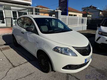 Ypsilon 1.0 FireFly 5 porte S&S Hybrid Ecochic Si