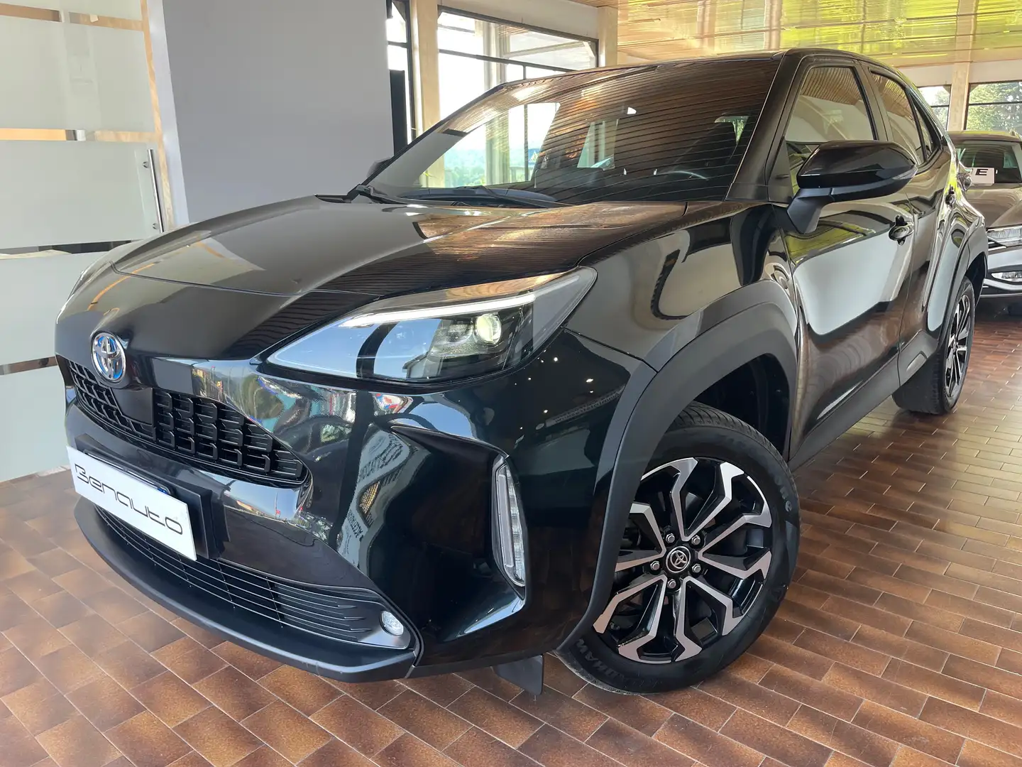 Toyota Yaris Cross 1.5h Trend fwd 116cv e-cvt APPLE CARPLAY/CAM Negro - 1