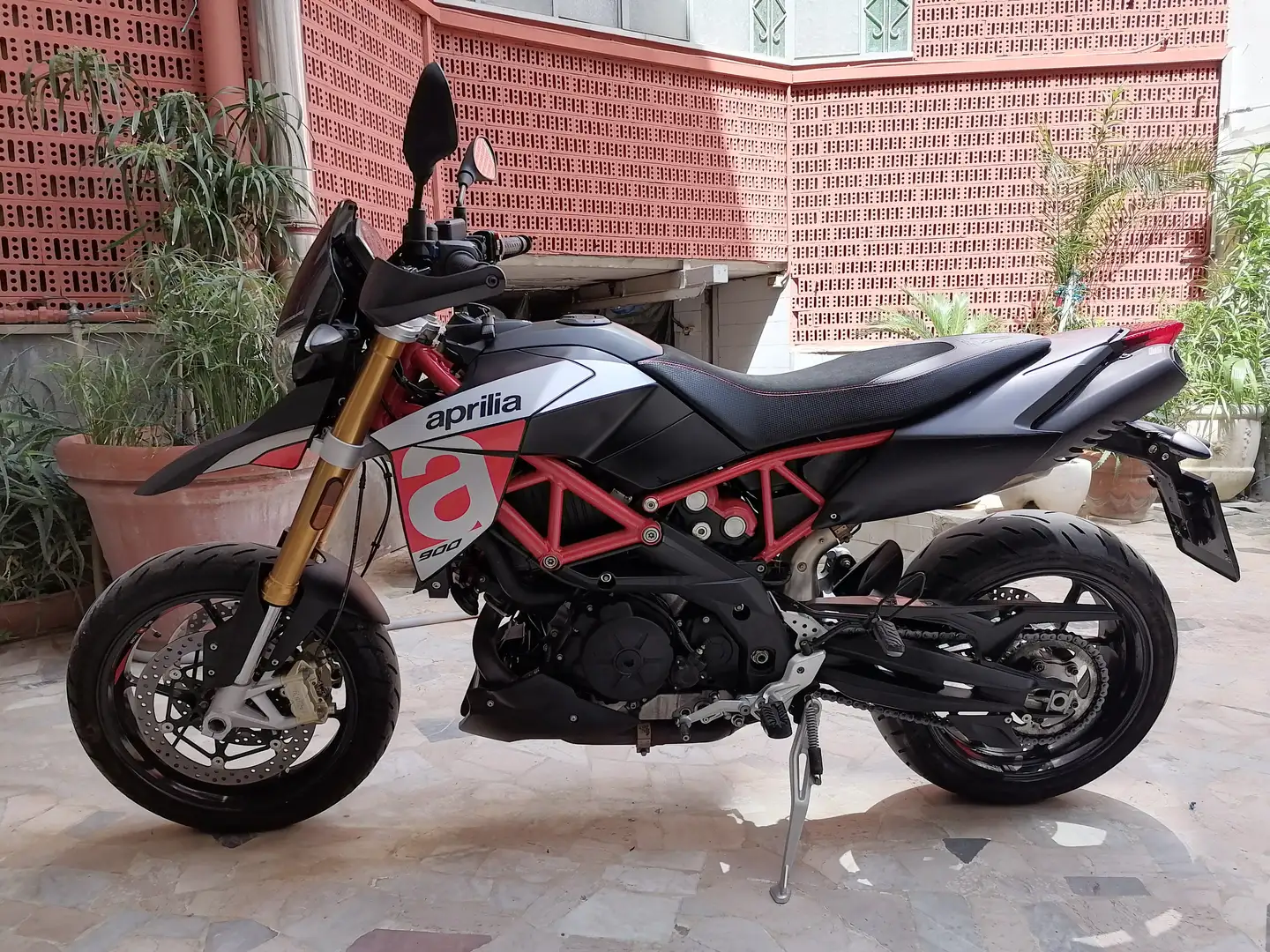 Aprilia Dorsoduro 900 - 2