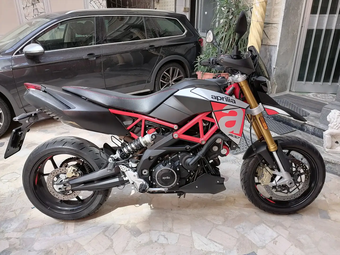 Aprilia Dorsoduro 900 - 1