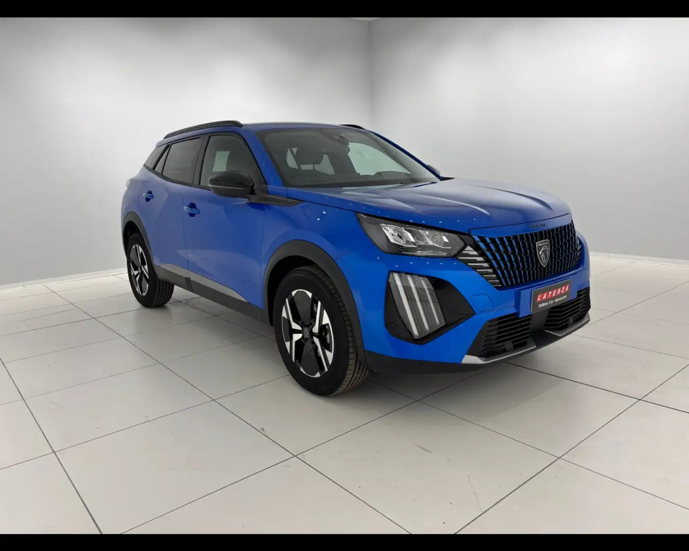 Peugeot 2008 1.2 Hybrid Allure Blau - 1