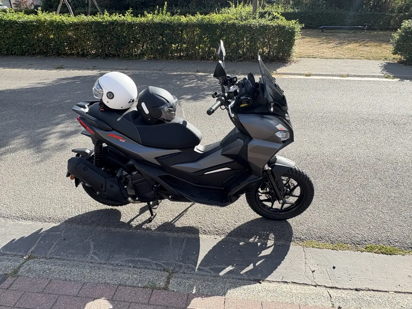 Aprilia SR GT 125 etat nouveau !! - 1